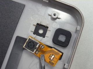 Illustration for article titled Tearing The DSi LL To Pieces
